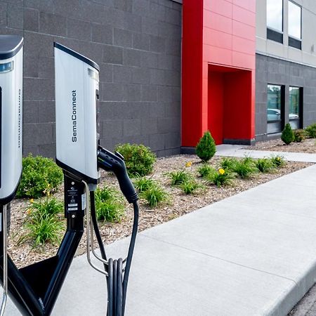 Avid Hotels Milwaukee West - Waukesha By Ihg Pewaukee Esterno foto