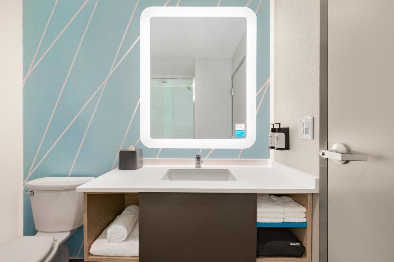 Avid Hotels Milwaukee West - Waukesha By Ihg Pewaukee Esterno foto