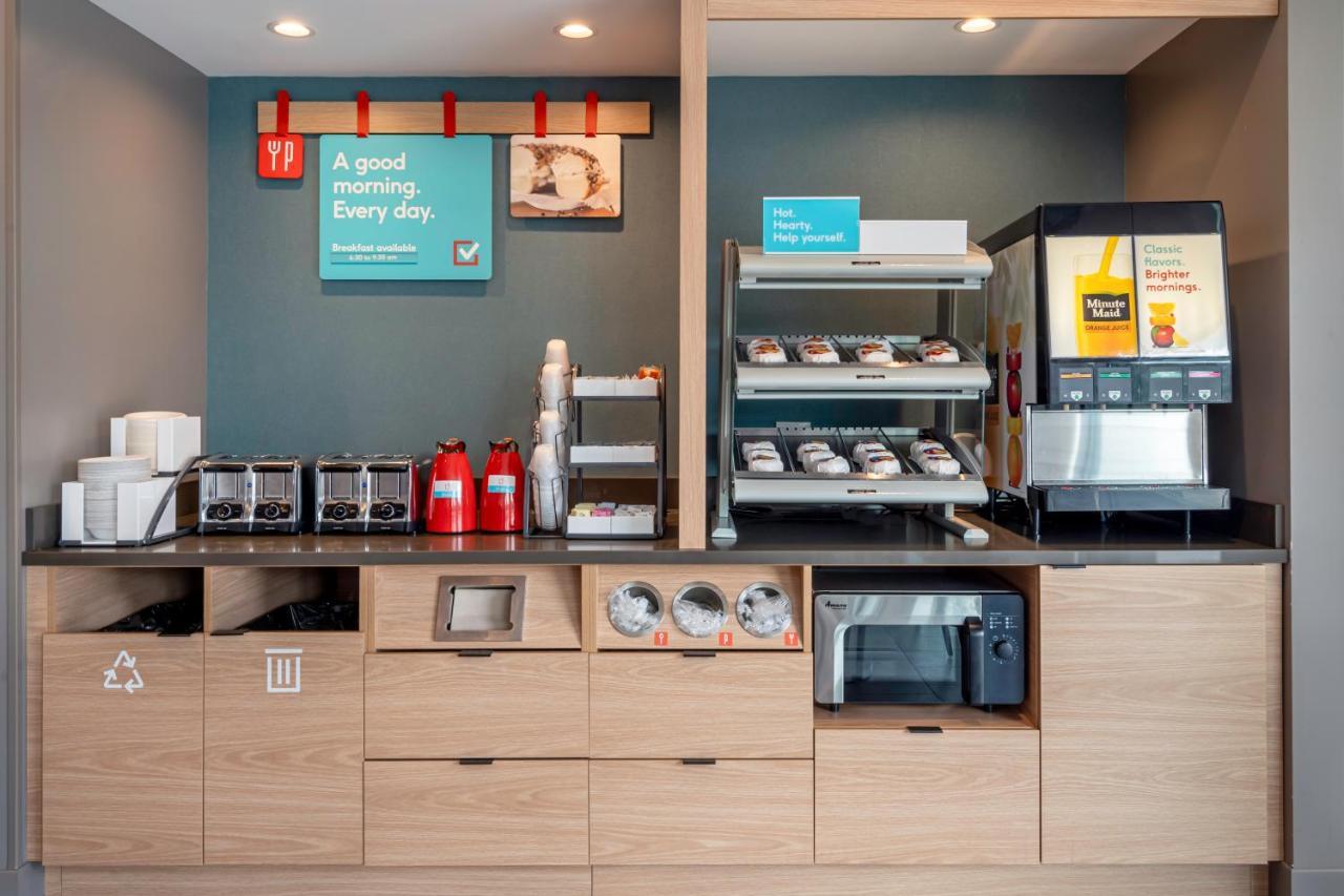 Avid Hotels Milwaukee West - Waukesha By Ihg Pewaukee Esterno foto