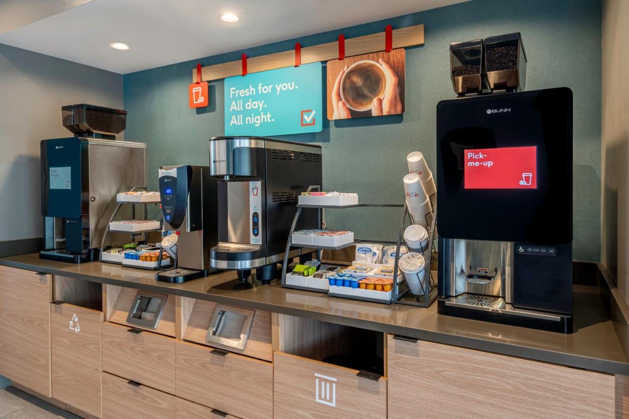 Avid Hotels Milwaukee West - Waukesha By Ihg Pewaukee Esterno foto