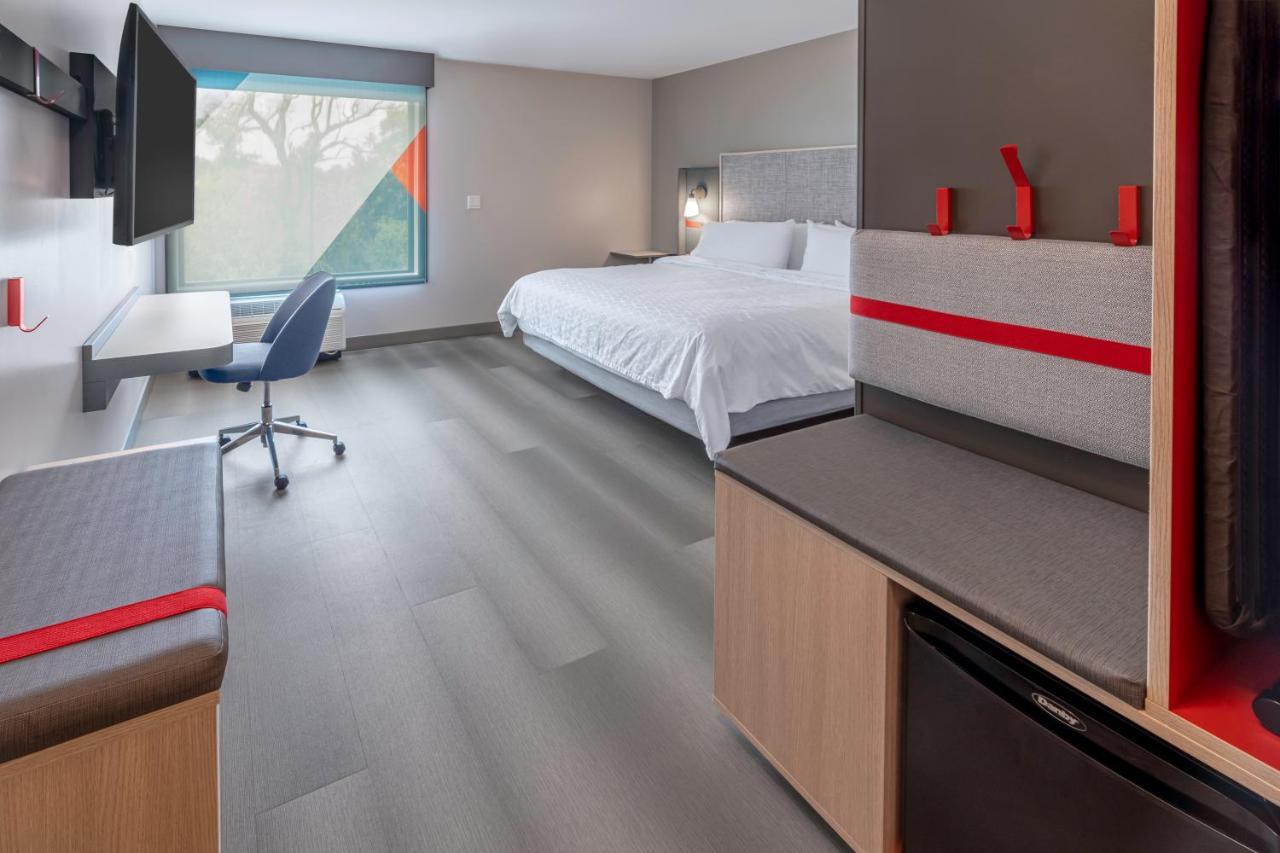 Avid Hotels Milwaukee West - Waukesha By Ihg Pewaukee Esterno foto