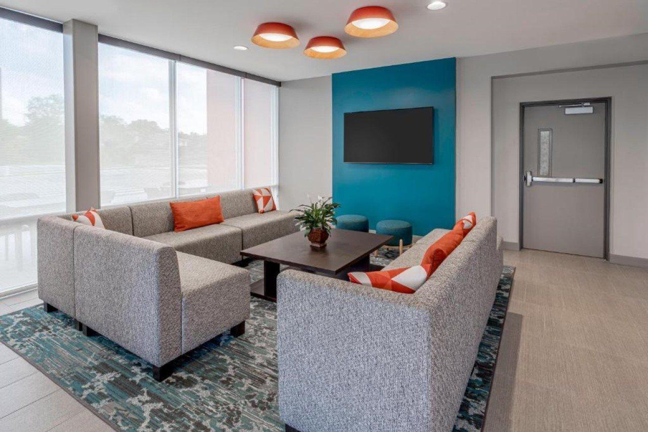 Avid Hotels Milwaukee West - Waukesha By Ihg Pewaukee Esterno foto